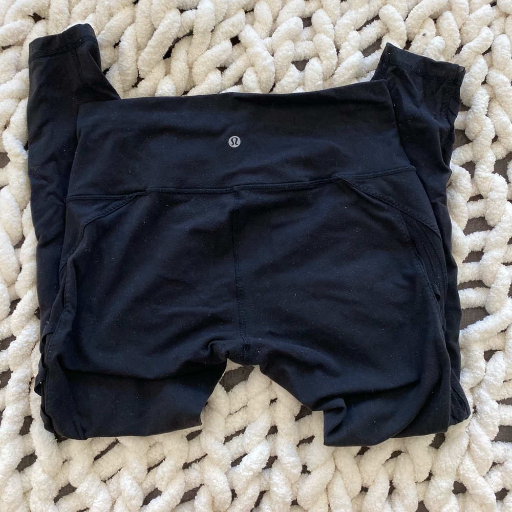 LULULEMON - black ankle leggings with mesh panel